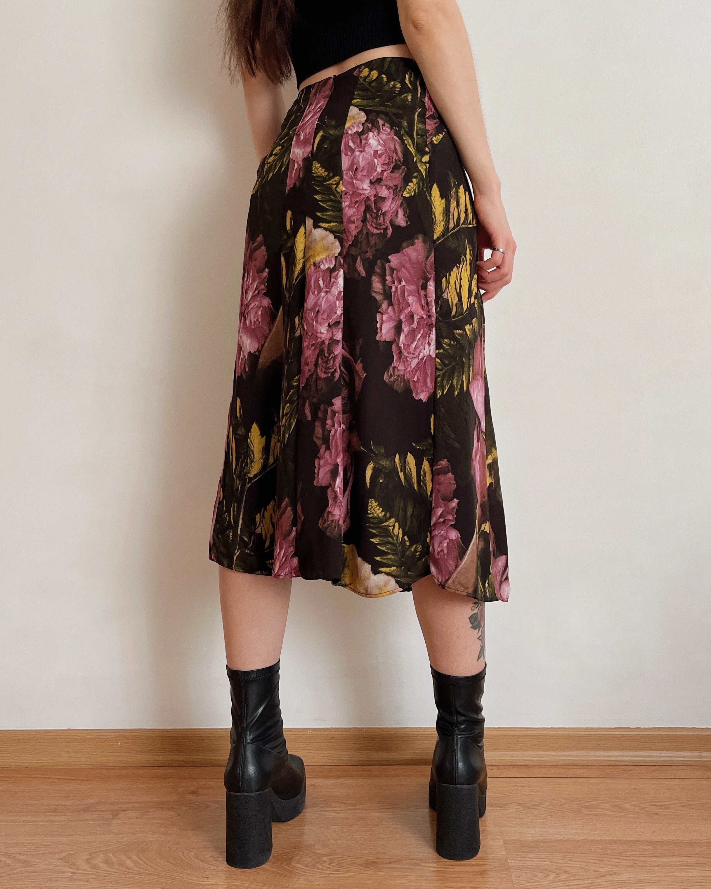 Vintage dark floral skirt (XL)