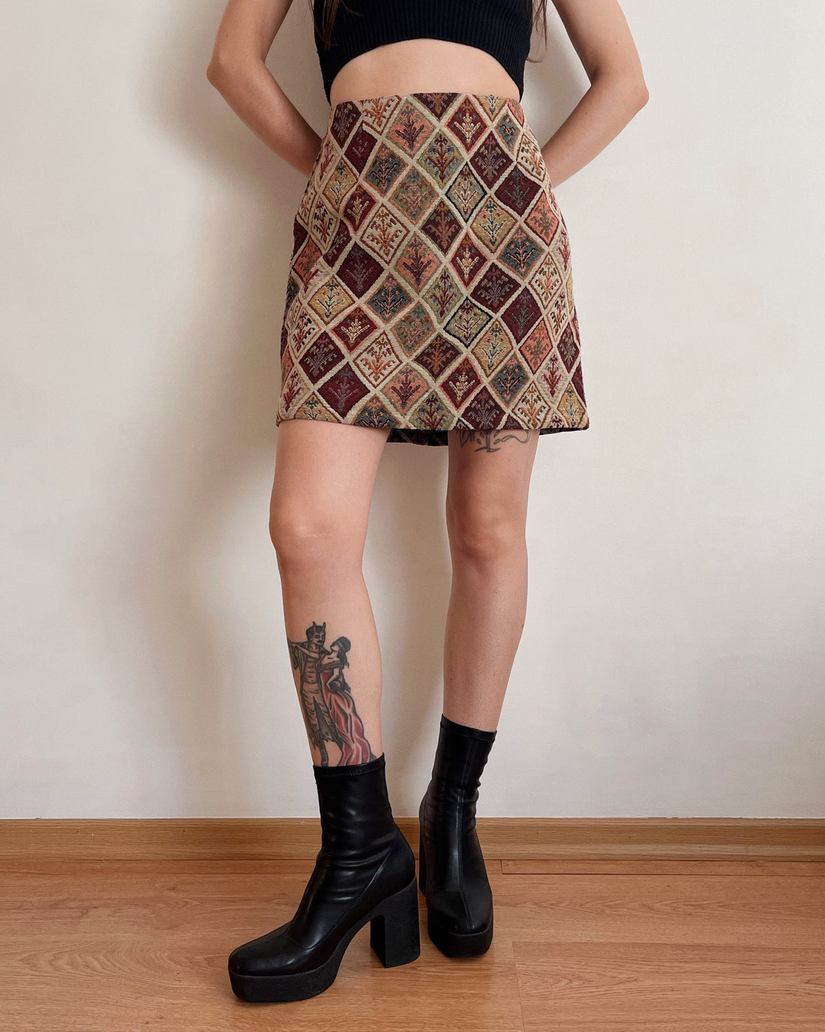 Tapestry mini skirt (M)