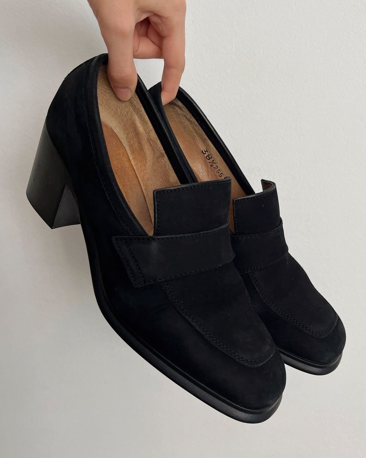 Vintage black suede loafers (39)