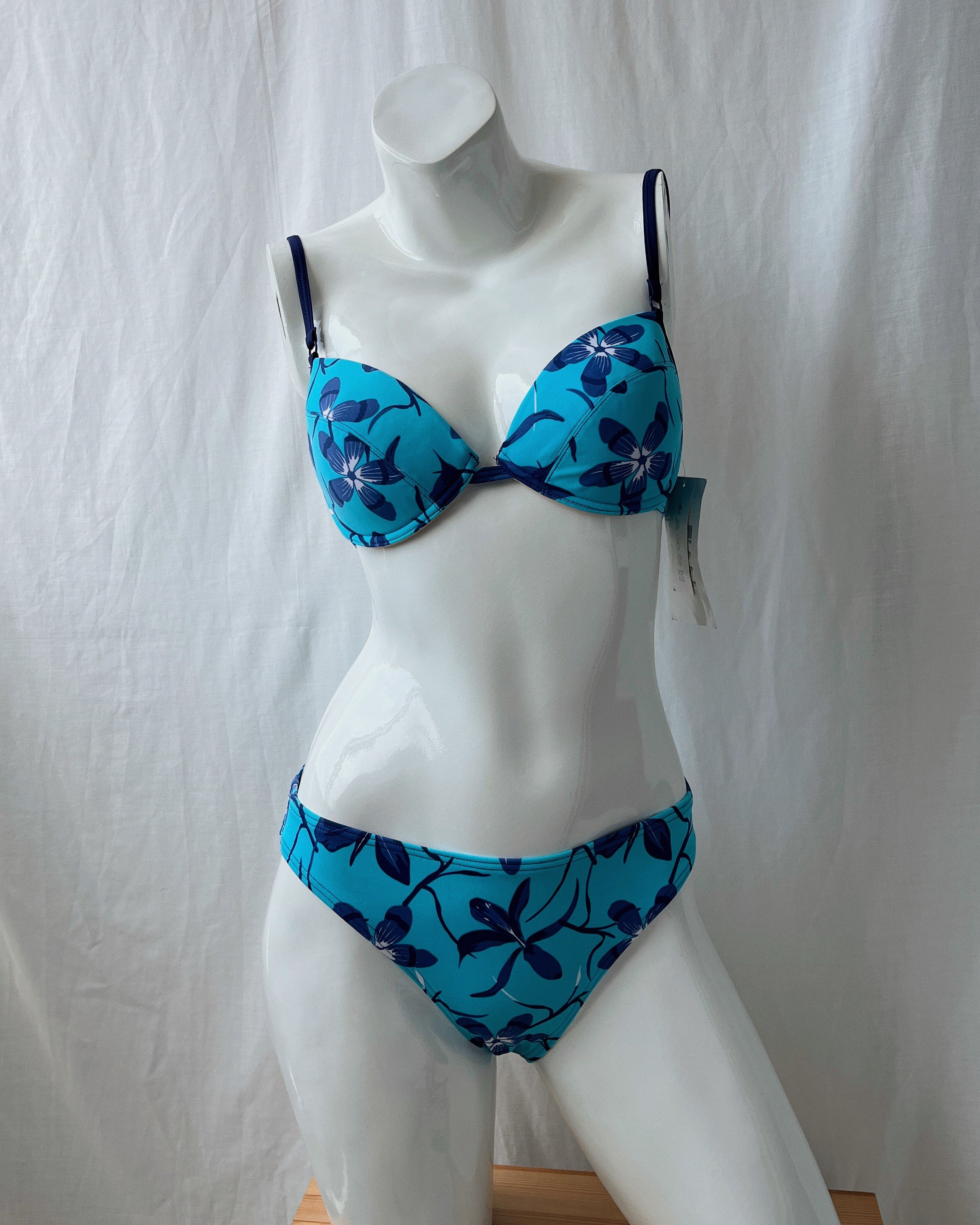 Deadstock blue floral bikini (XS-M)