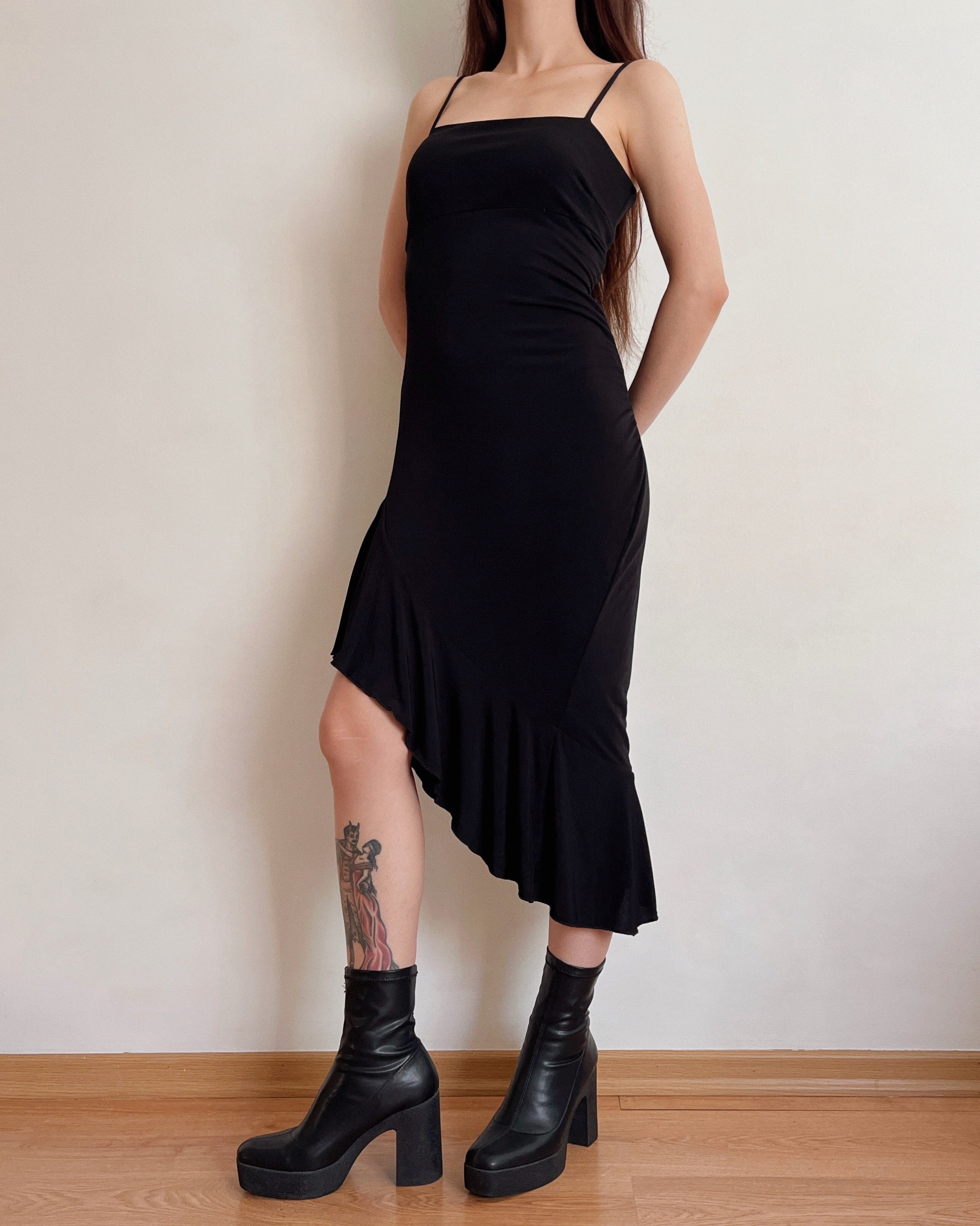 Y2K asymmetric black dress (L)
