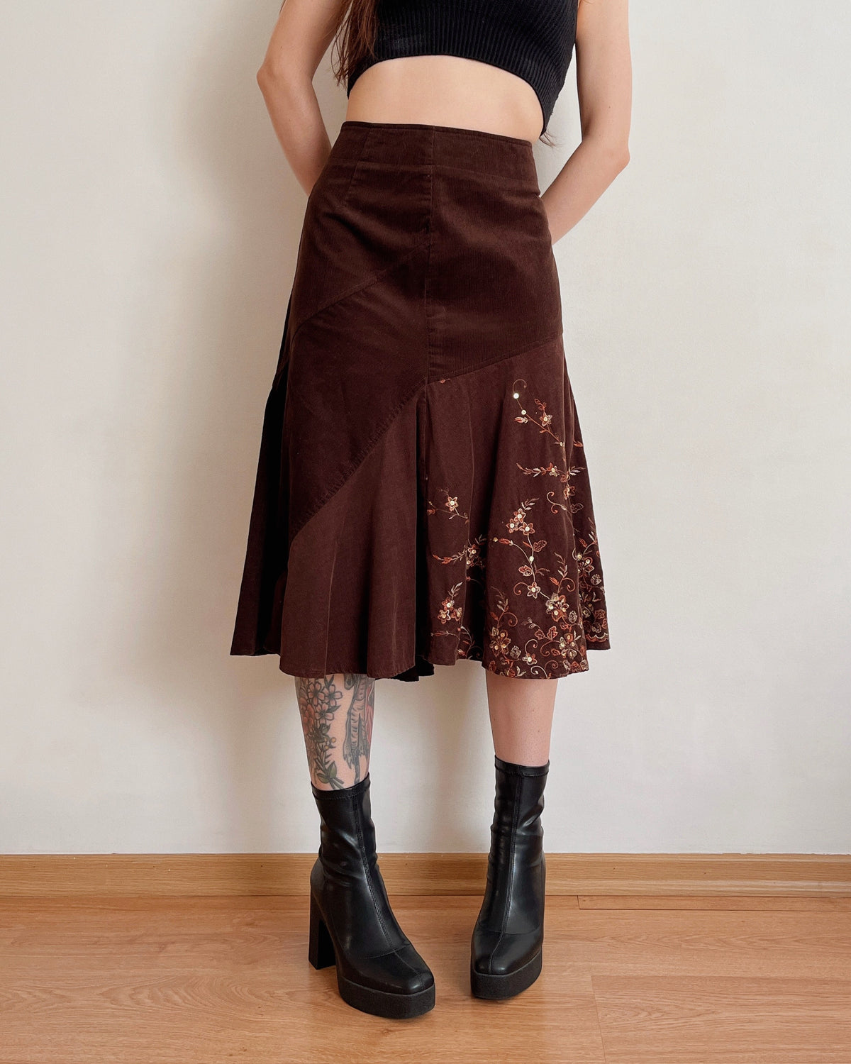 Asymmetric corduroy midi skirt (L)
