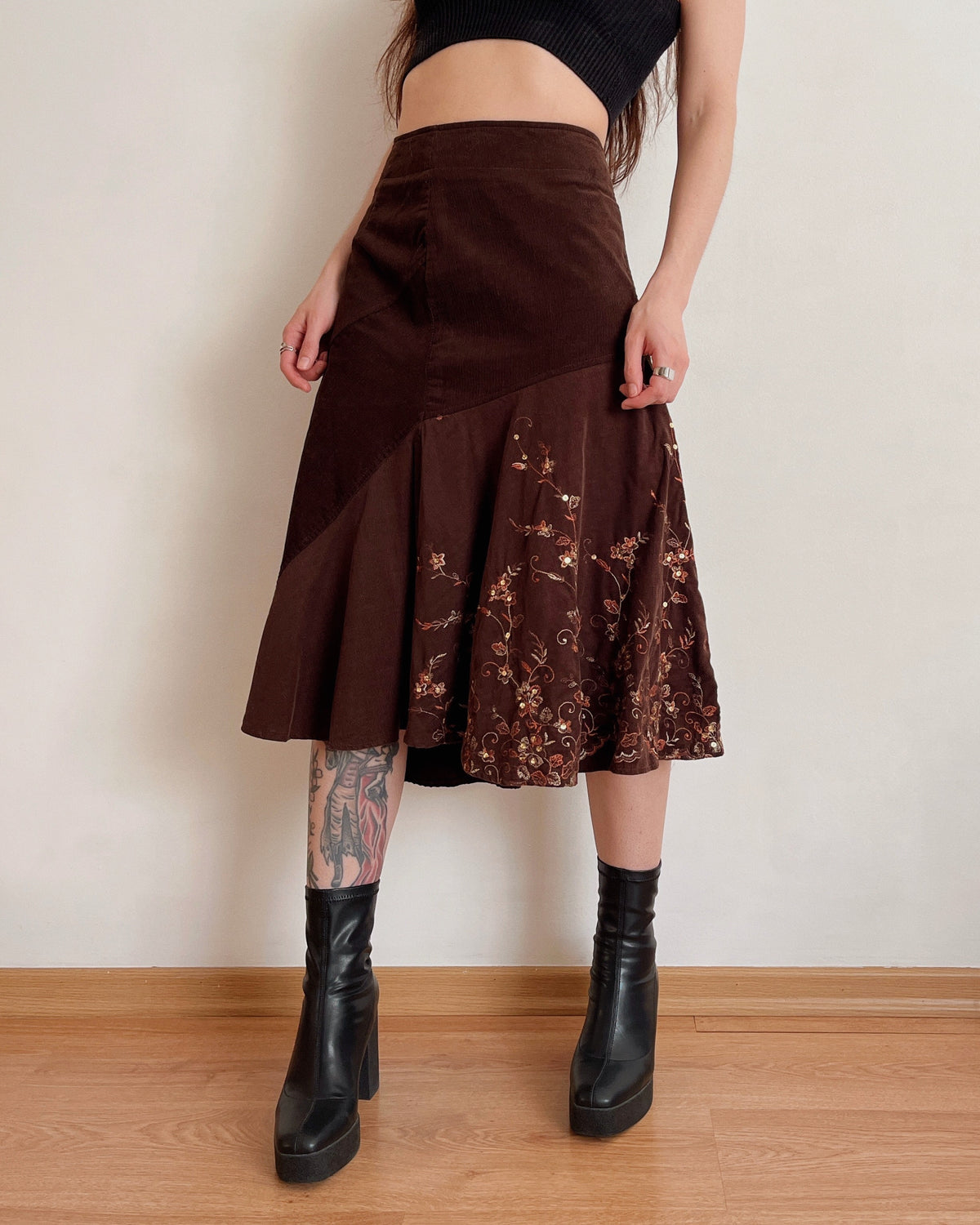 Asymmetric corduroy midi skirt (L)