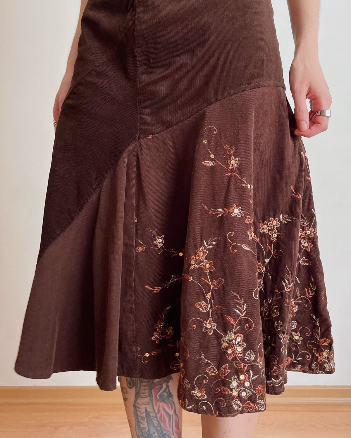 Asymmetric corduroy midi skirt (L)