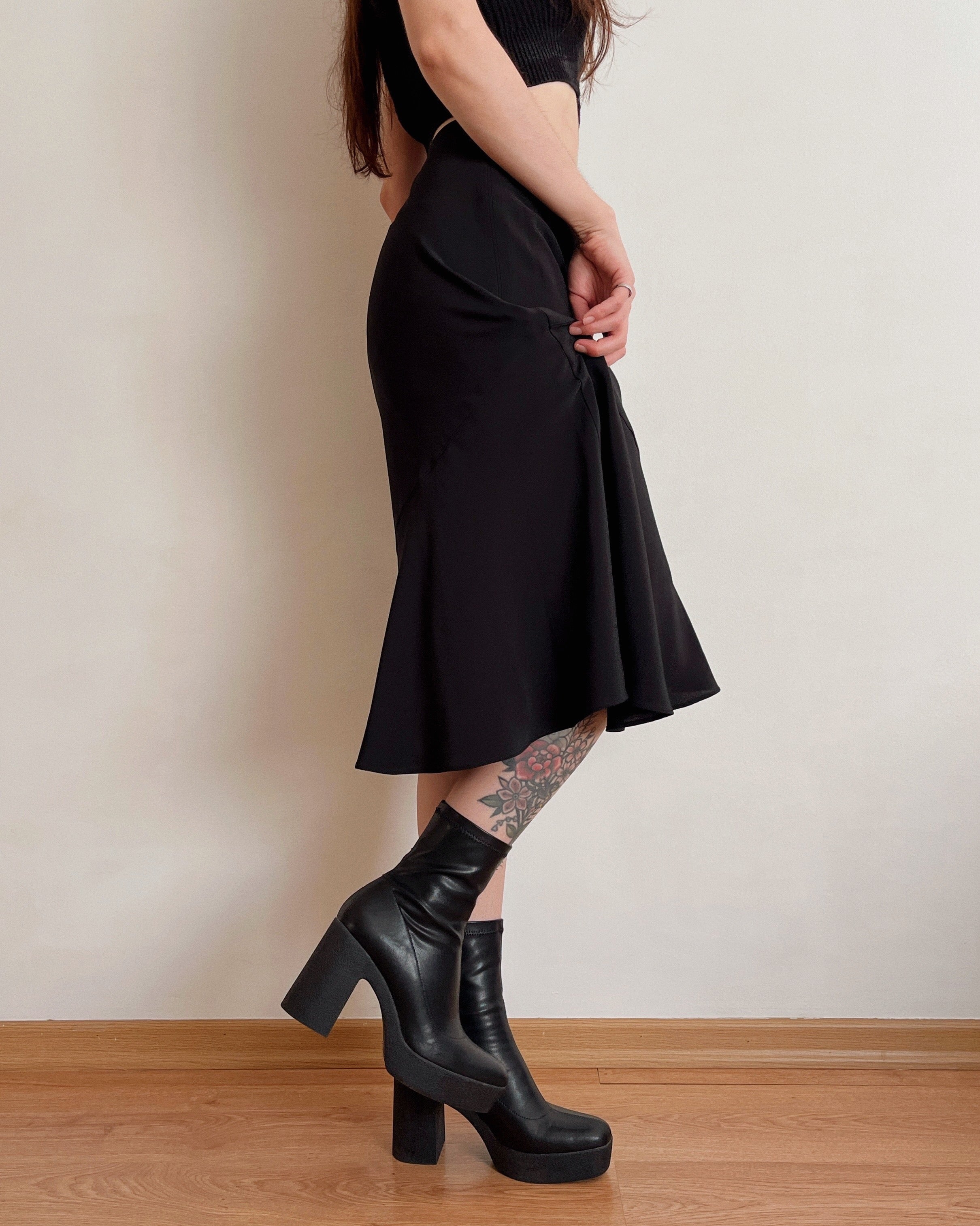 Asymmetric black midi skirt (3XS)