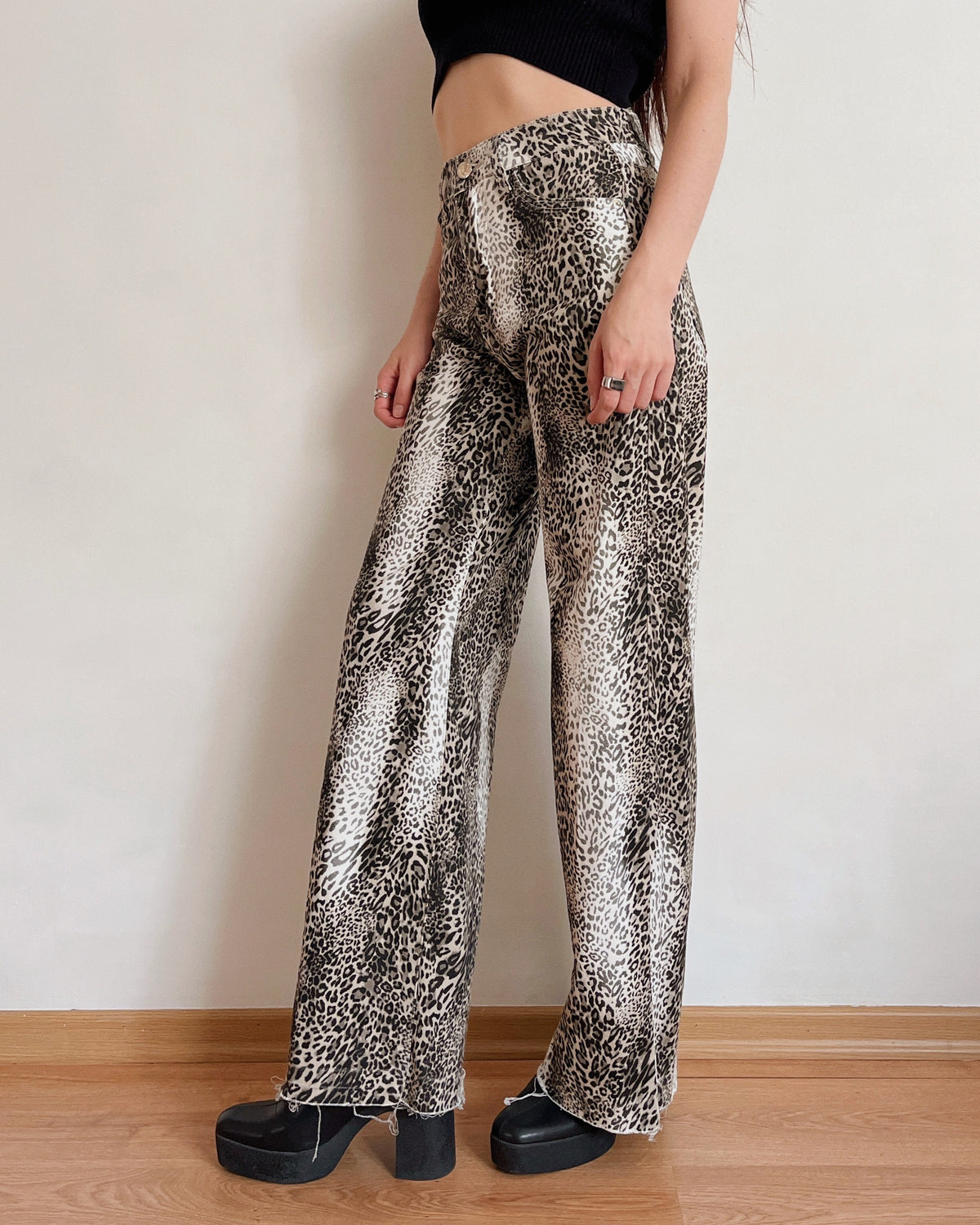 High-waisted leopard jeans (XS)