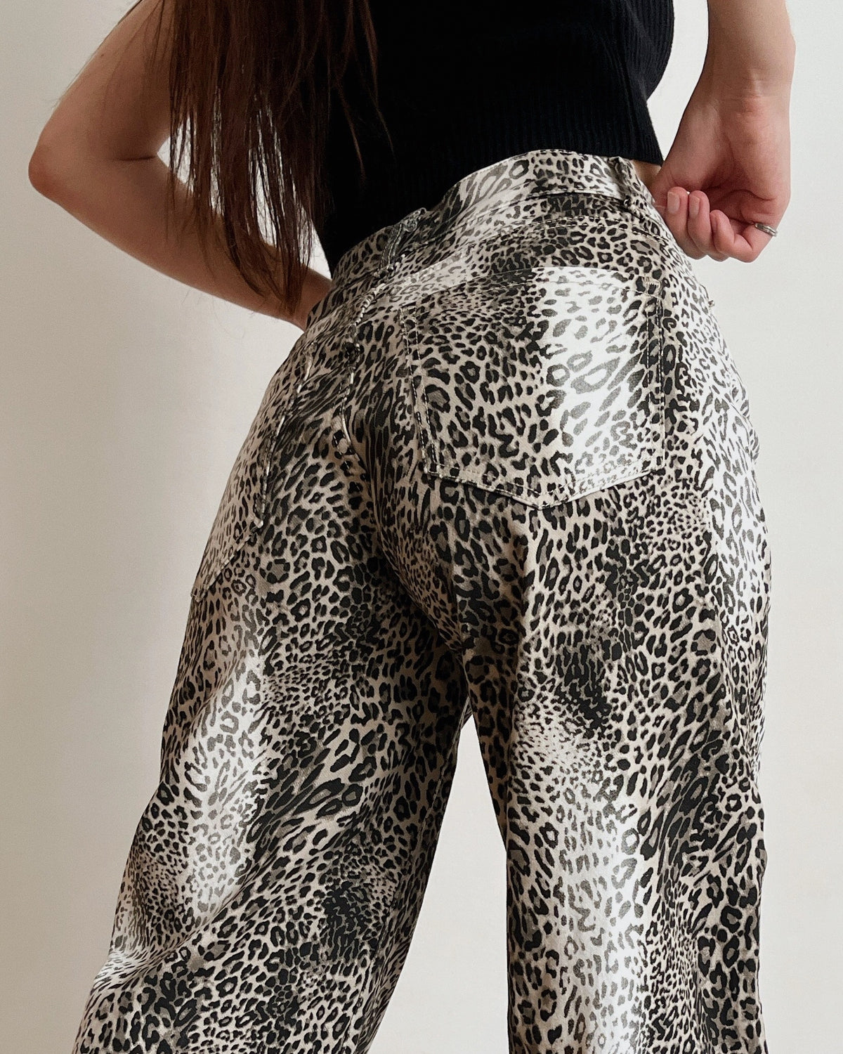 High-waisted leopard jeans (XS)