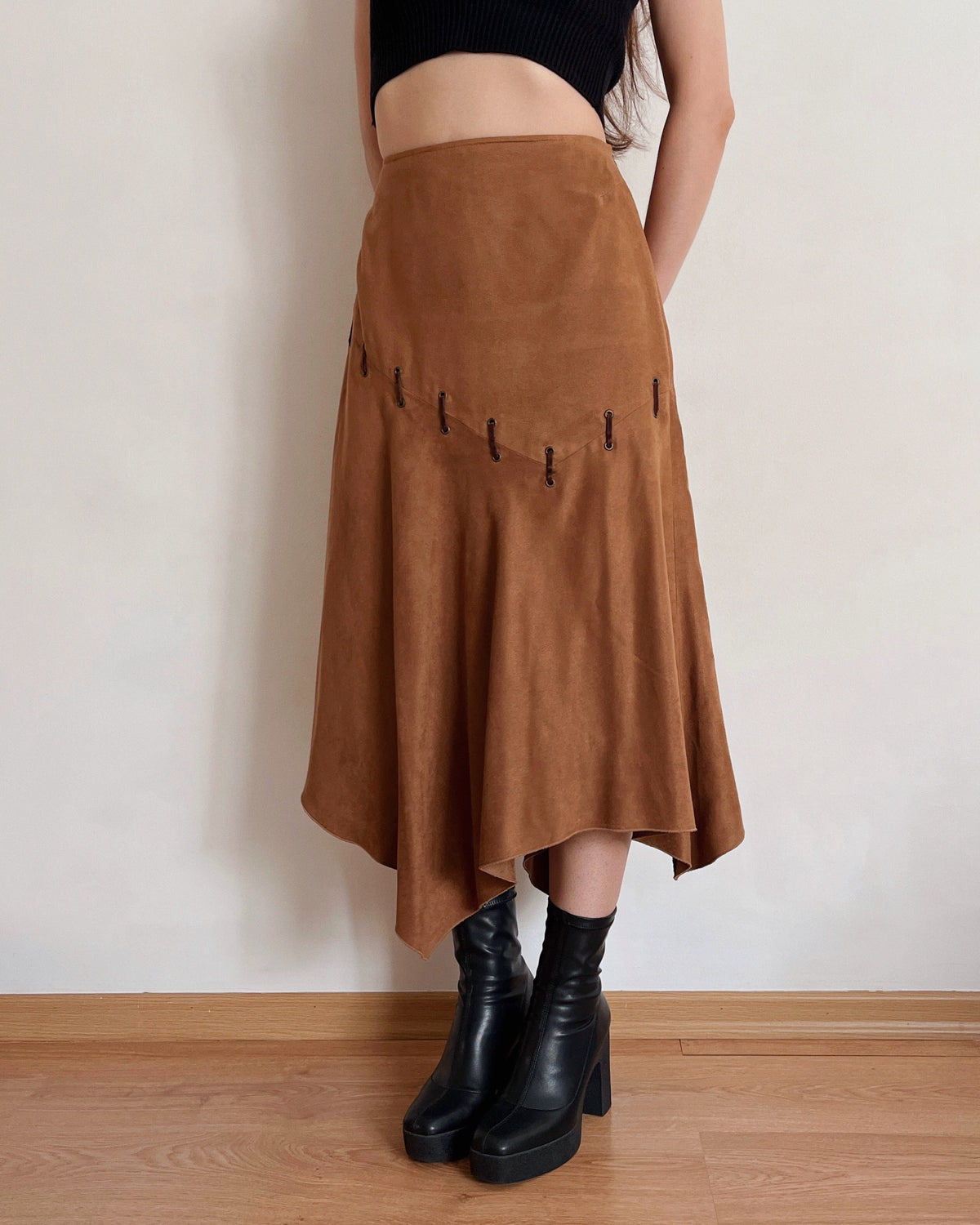 Vintage asymmetric camel skirt (S/M)