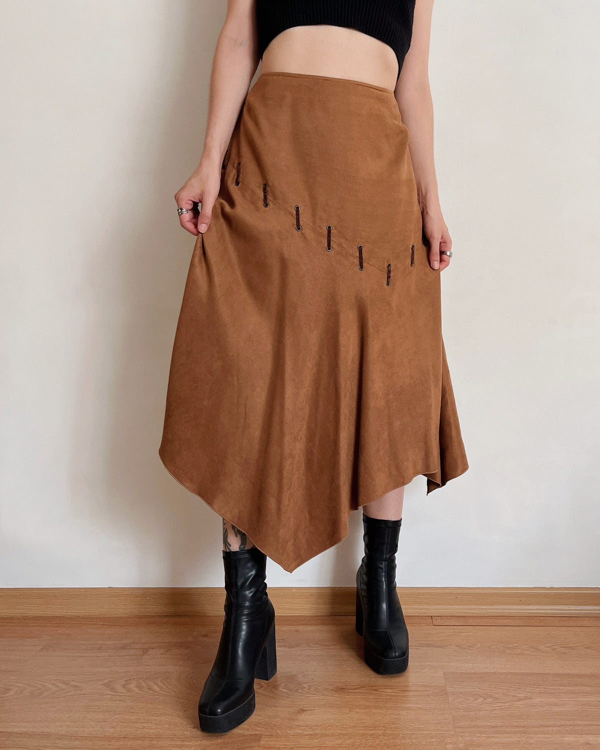 Vintage asymmetric camel skirt (S/M)