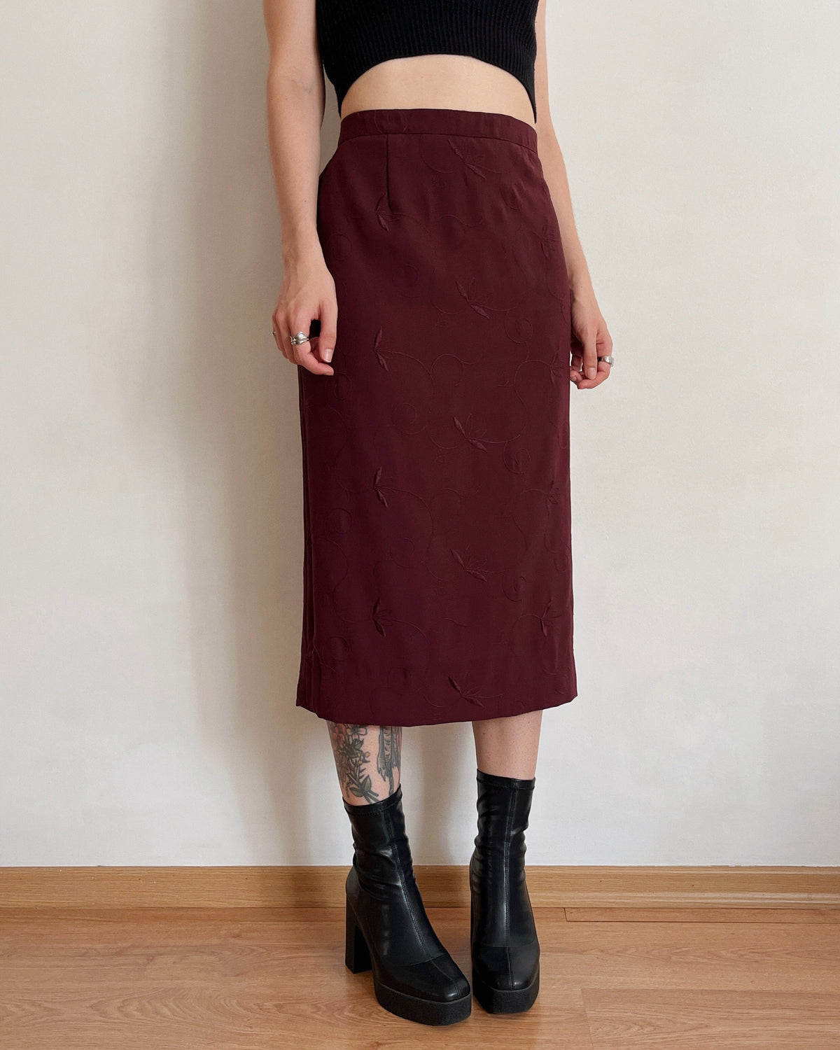 Vintage midi skirt with floral embroidery (5XL/6XL)