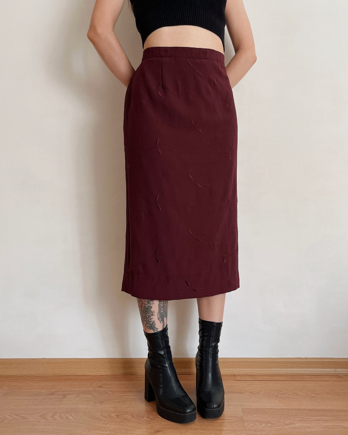 Vintage midi skirt with floral embroidery (5XL/6XL)