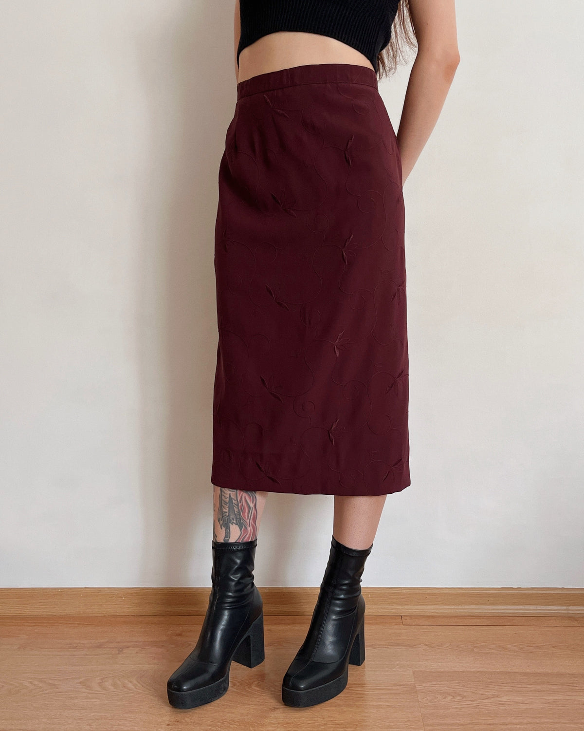 Vintage midi skirt with floral embroidery (5XL/6XL)