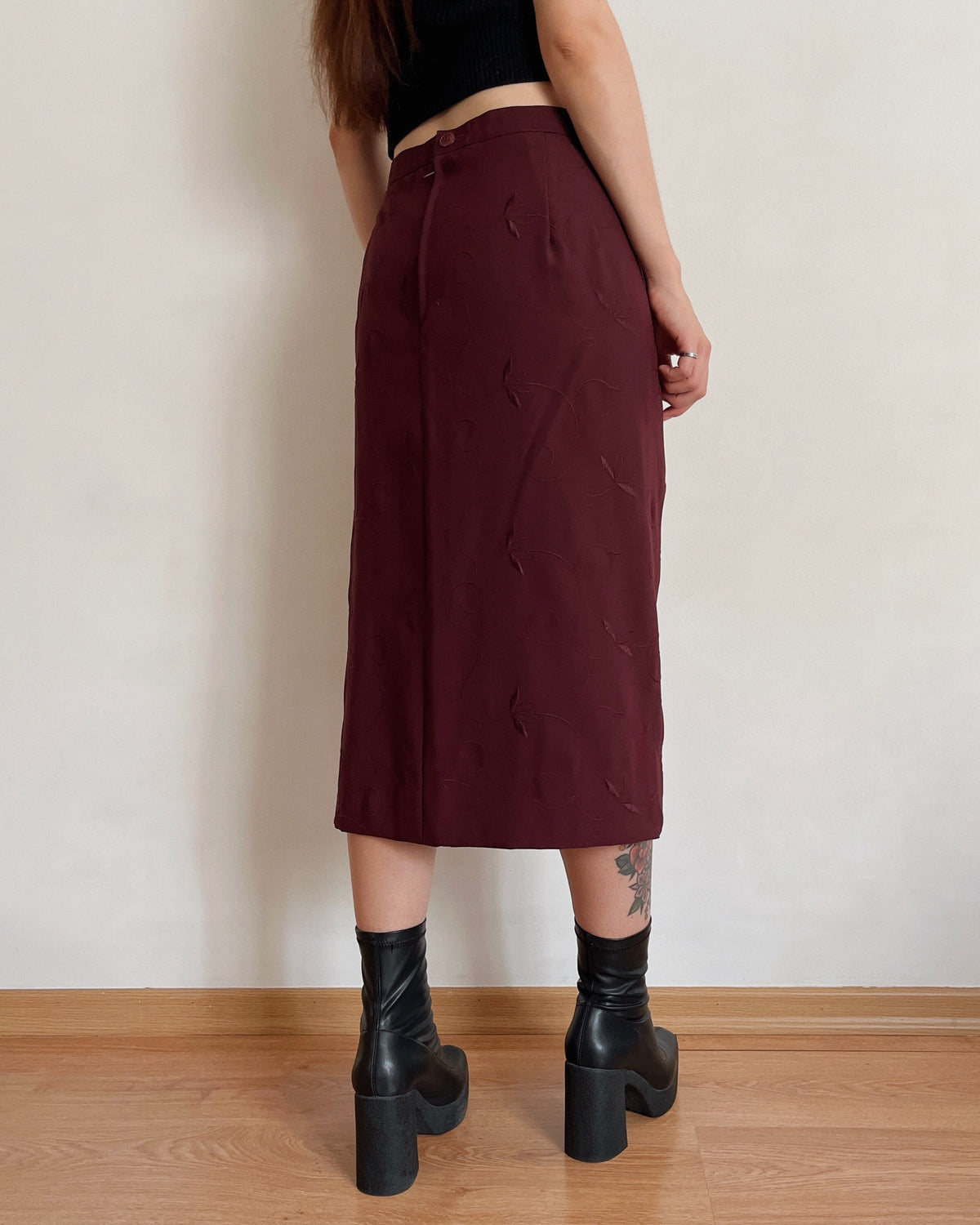 Vintage midi skirt with floral embroidery (5XL/6XL)