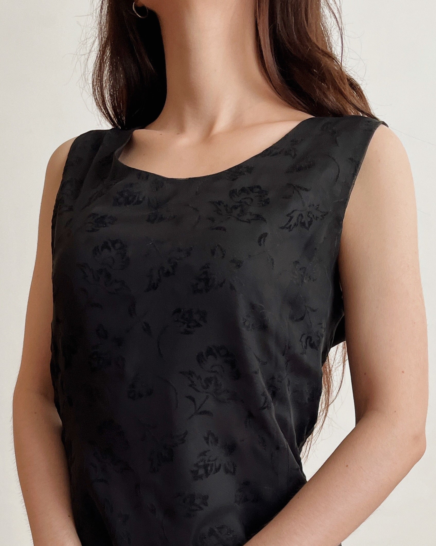 Black midi dress with velvet details (L)