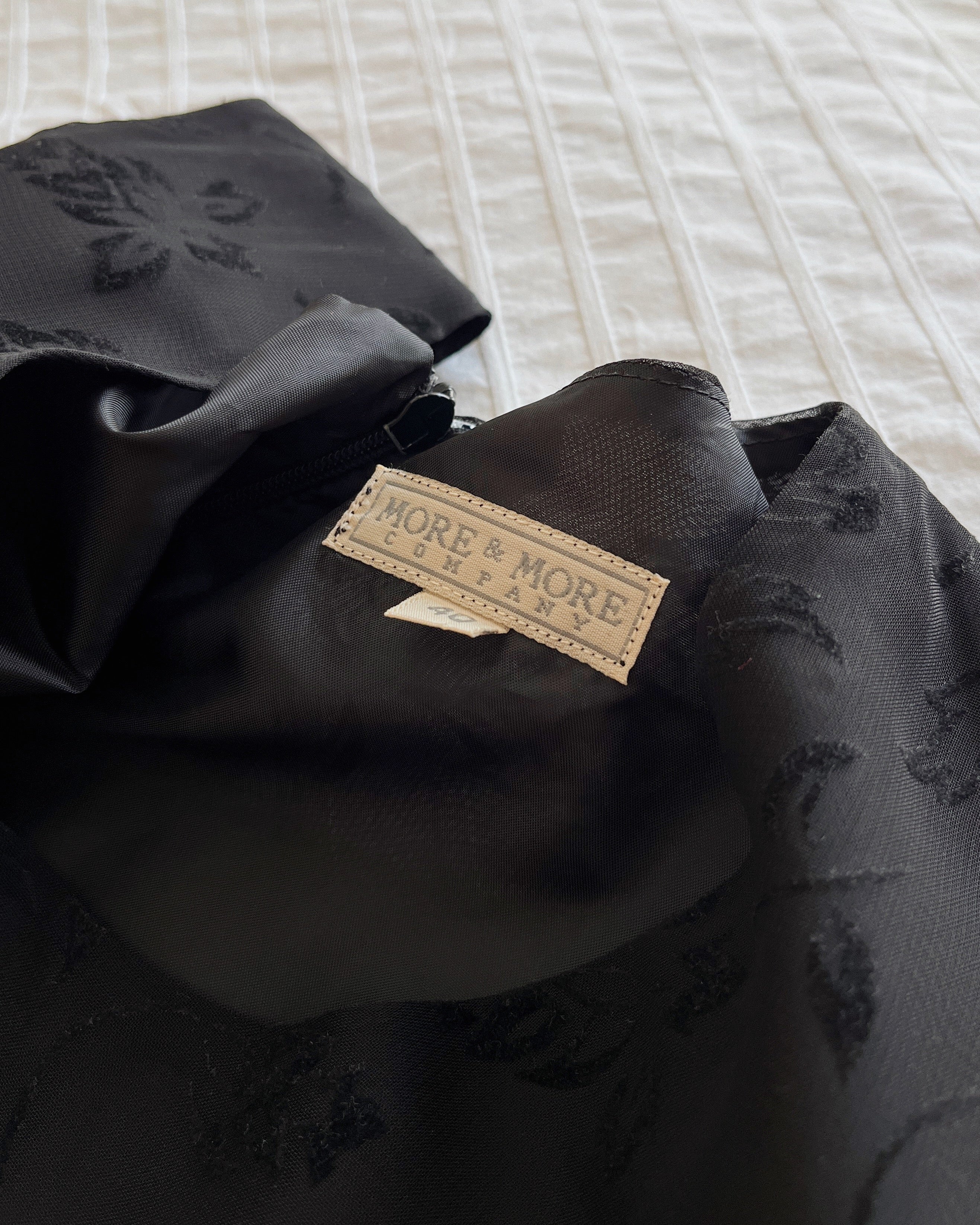 Black midi dress with velvet details (L)