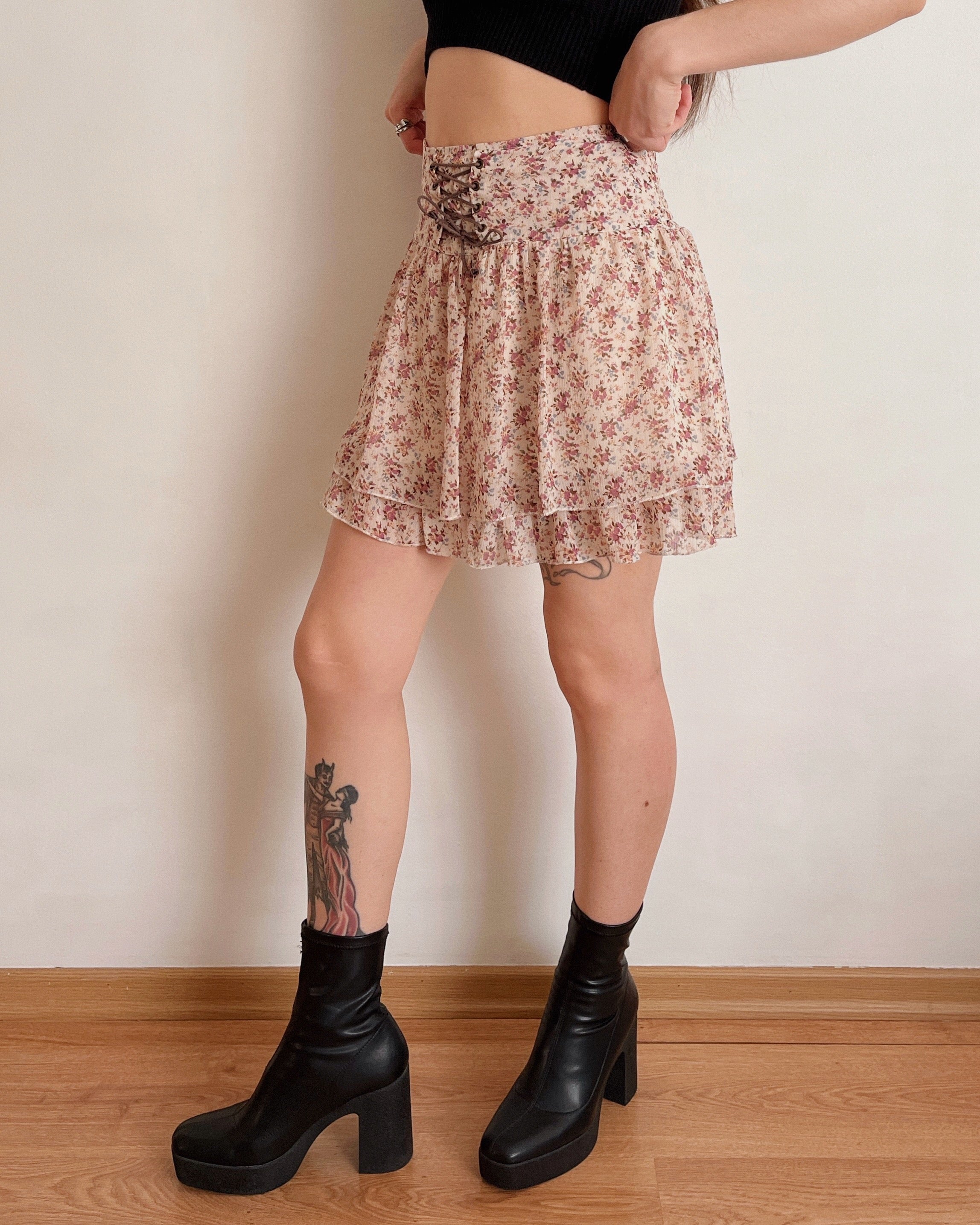 Y2K lace up mini skirt (S/M)
