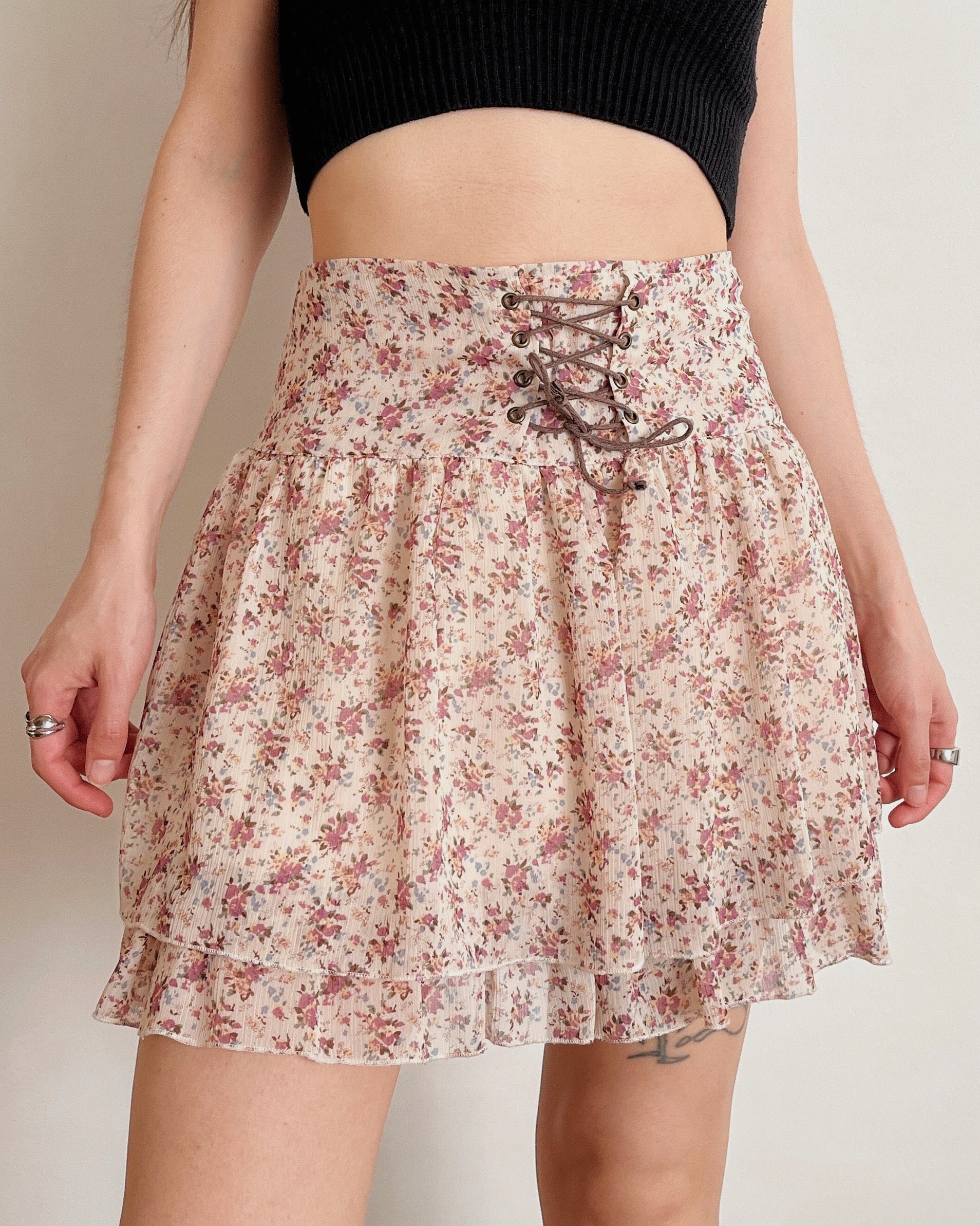 Y2K lace up mini skirt (S/M)