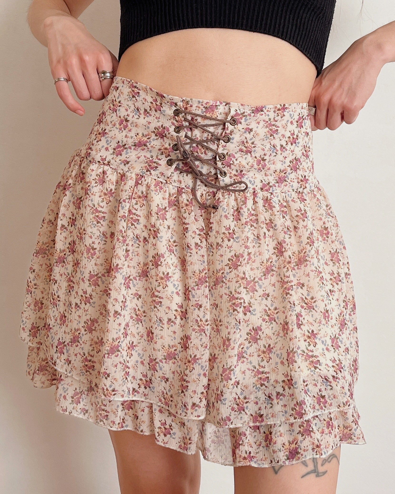 Y2K lace up mini skirt (S/M)