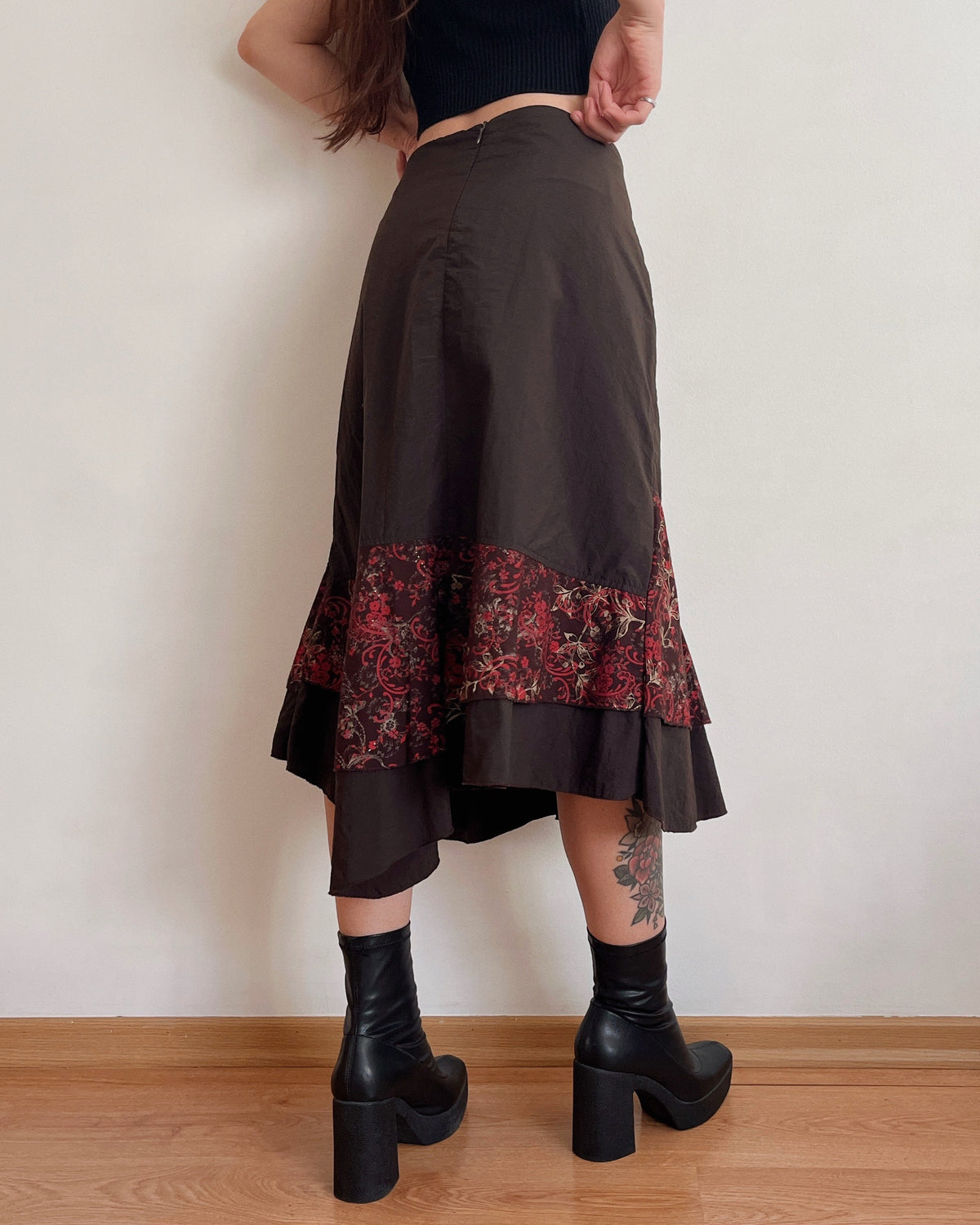 Vintage asymmetric skirt (M/L)