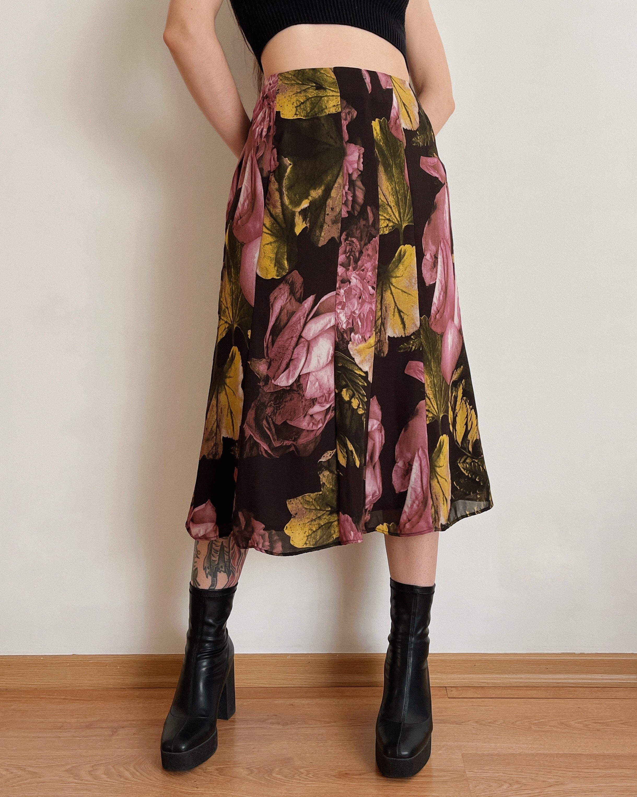 Vintage dark floral skirt (XL)